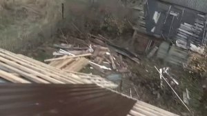 Монтаж кровли в одиночку. Как одному поднять профнастил на крышу. Монтаж металлической кровли