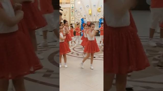 я рисую речку.прощай 1 класс? смотреть онлайн
