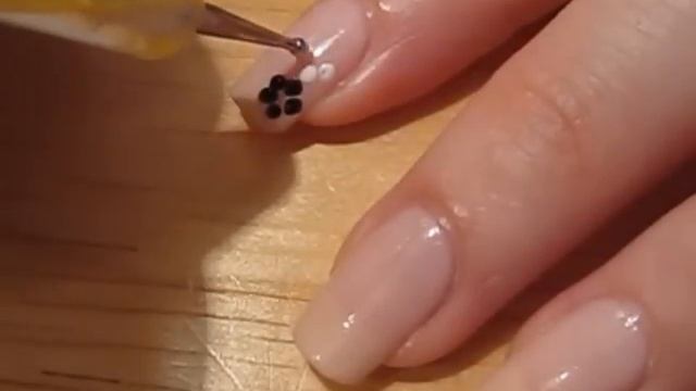 Easy Nail Art for Beginners: Flower Nails! смотреть онлайн