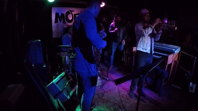 Intro - Alex Massa's Fat Trio смотреть онлайн