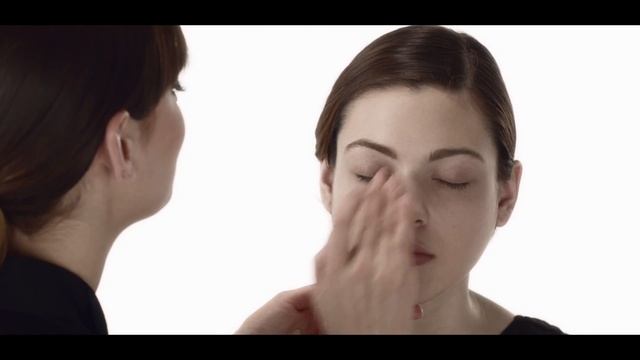NARS How To: Immaculate Complexion Using Pure Radiant Tinted Moisturizer