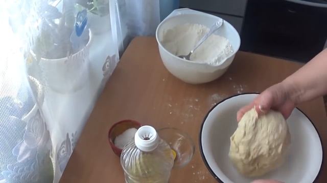 Тесто дрожжевое на кефире. Пироги с яйцом и рисом смотреть онлайн