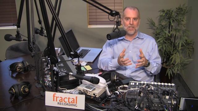 Difference between a Podcast and Internet Radio смотреть онлайн