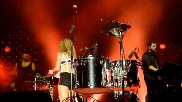 Ellie Goulding - Burn (Live at FIB 2014) смотреть онлайн