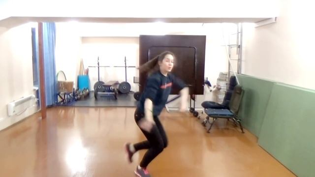 ОЧЕНЬ ЛЁГКИЙ И КЛАССНЫЙ ТАНЕЦ на песню IOWA - Бьёт бит / Настасья Lex смотреть онлайн