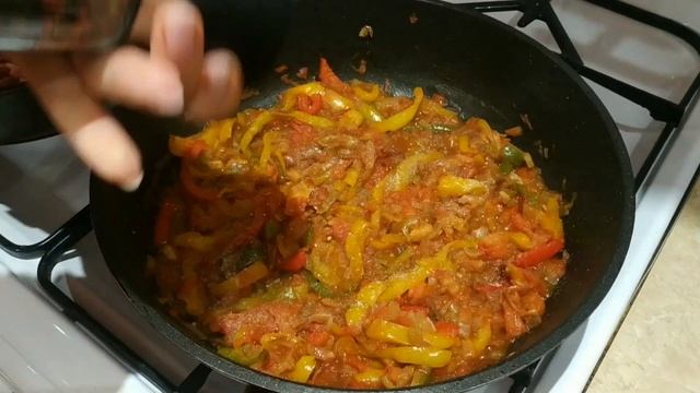 А-ля буррито прямо у вас на кухне! Рецепт буррито с фаршем, фасолью и кукурузой! смотреть онлайн