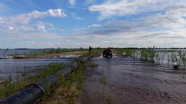 CF MOTO X6 по размытой дороге (камера №2) Ханты-Мансийск смотреть онлайн