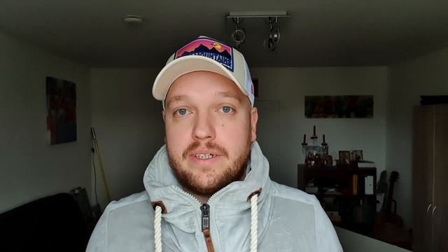 В Германии пенсионер получил штраф за отказ сдавать квартиру беженцам! смотреть онлайн