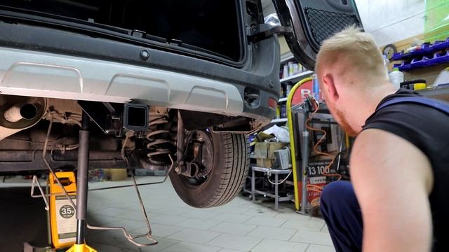 Лада Ларгус//Lada Largus. Установка фаркопа с подключением розетки фаркопа.