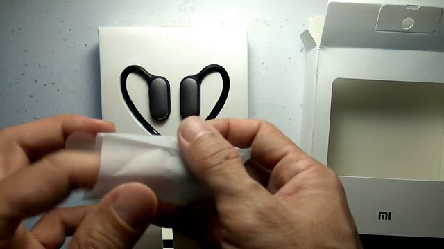 Unboxing Xiaomi YDLYEJ01LM Mi Sports Bluetooth Earphone
