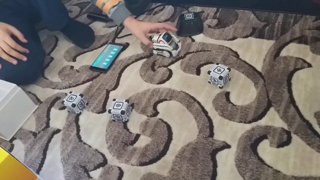 Обзор Cozmo.Айбоксинг робота Cozmo