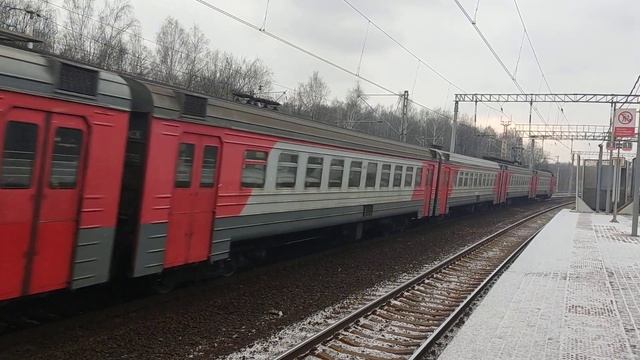 Электропоезд ЭД4М-0317 с маршрутом Москва (Ярославский вокзал) - Серг.Посад! смотреть онлайн