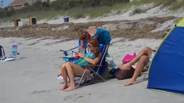 Jaselyn pe plajă sau în cort? смотреть онлайн