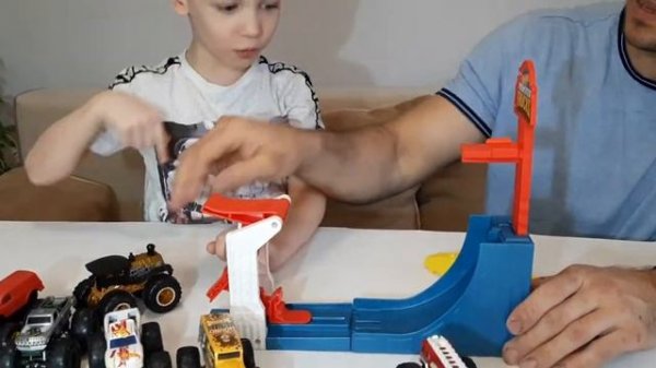 Hot Wheels монстр трак Поединок в воздухе Игрушки для детей