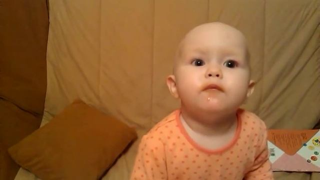 Как приучать ребенка кушать с ложки! смотреть онлайн