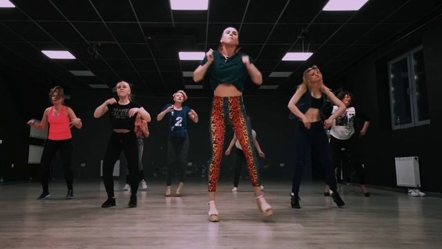 7 RINGS - ARIANA GRANDE choreo by @alina_2_be Belarus, Grodno смотреть онлайн