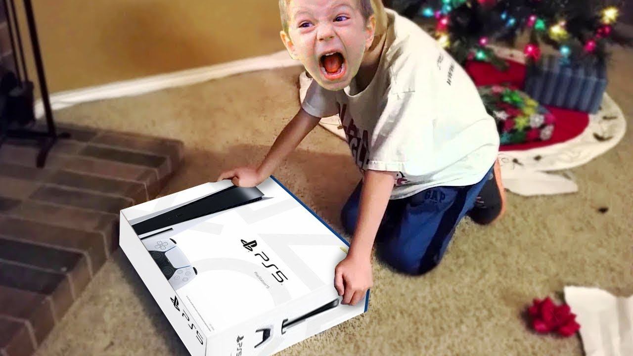 Реакция детей на НЕ настоящую PS5 на НОВЫЙ ГОД смотреть онлайн