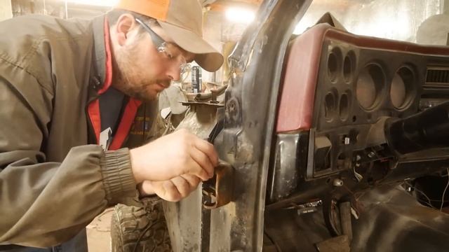 Resurrecting the WORST Squarebody CHEVY Stepside EVER! смотреть онлайн