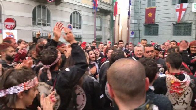 Празднование после "битвы апельсинов" смотреть онлайн