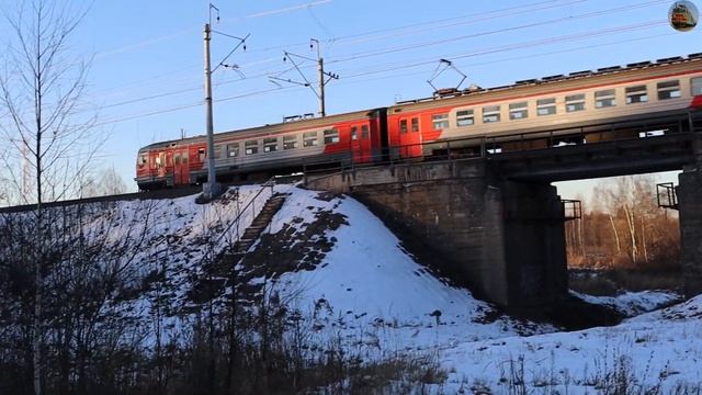 Электропоезд ЭД2Т-0105 №6007Ростов-Ярославский-Александров смотреть онлайн