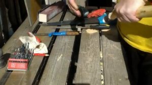 Как сделать трость  своими руками из подручных материалов.