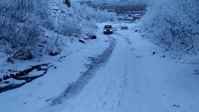 Mitsubishi и Kia на бездорожье смотреть онлайн