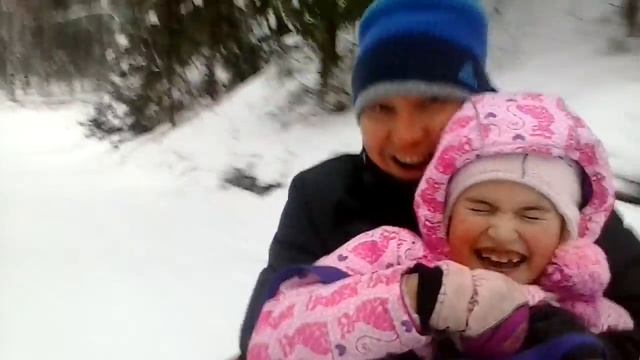 С горки на ватрушке)