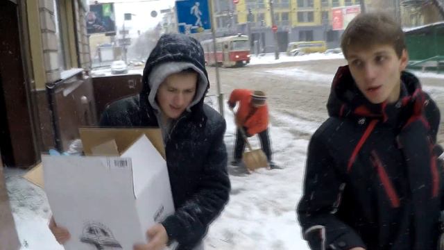 VLOG # КАК МЫ СНИМАЛИ ПРАНК С КОРОБКАМИ | Сергей Интересный и Фикус смотреть онлайн