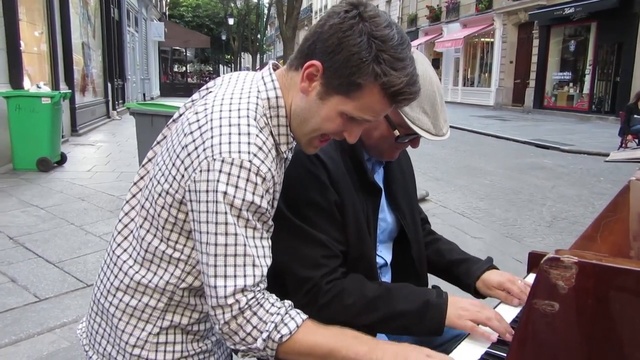 СЛУЧАЙНЫЙ ДУЭТ НА ПИАНИНО ► Никто Не Ожидал От Них Такого смотреть онлайн