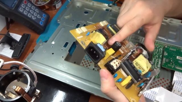 Подробная замена ламп подсветки на светодиодные линейки. ASUS 22" смотреть онлайн