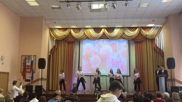 Танец в школе, 10 класс. Song : Ed Sheeran-Shape of you ( Школа 1593 ) смотреть онлайн