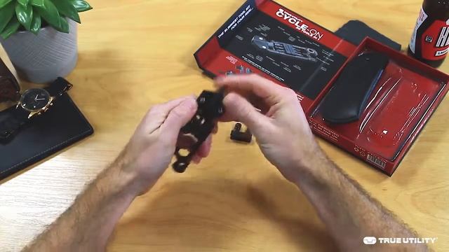 Мультитул, объединяющий 30 различных инструментов смотреть онлайн