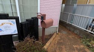 У японца дом 1,5 метра, а за стеной поезда. Интересные дома в Японии.