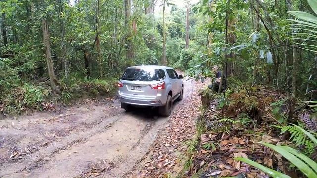 Isuzu MU-X || V8 Landcruiser || V8 Hilux 4WD Tackle Bellthorpe National Park смотреть онлайн
