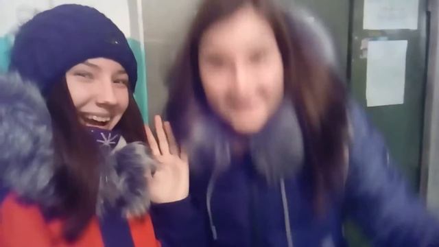 ВЫБРИЛИ ЗАТЫЛОК НА ВПИСКЕ // НОВОГОДНИЙ ВЛОГ смотреть онлайн