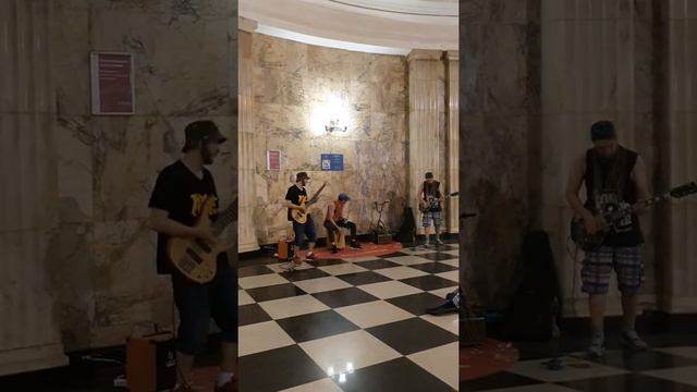 Музыка в метро. смотреть онлайн
