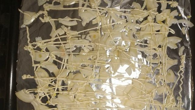 Курица с лисичками на луковой подушке в духовке смотреть онлайн