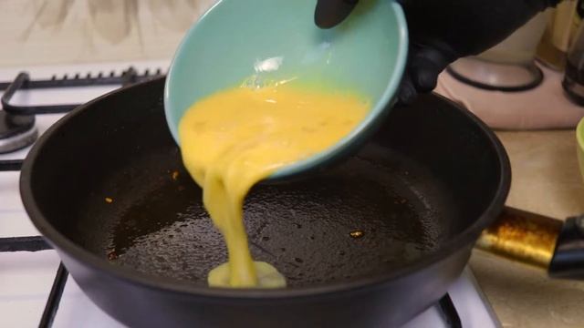 Как разнообразить РИС - быстрый рецепт ЖАРЕНОГО риса с КУРИЦЕЙ и овощами смотреть онлайн