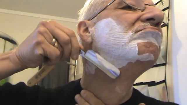 Бритьё опасной бритвой J.A. Henckels Straight Razor Shaving