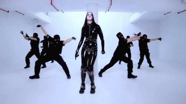 Night club Barbwire Kiss