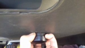 Снимаем обшивку передней двери на рено логан
