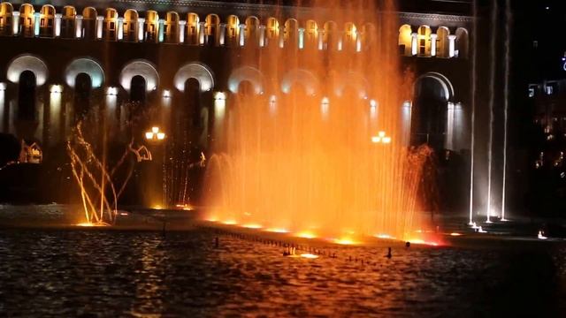 Музыкальный фонтан на Площади республики в Ереване смотреть онлайн