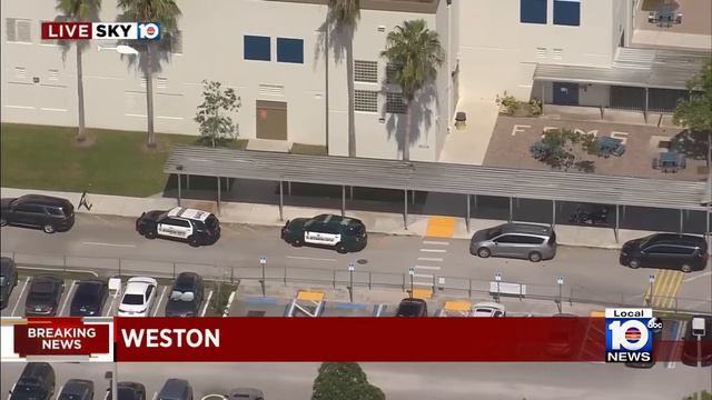 Falcon Cove Middle School on lockdown, BSO on scene. смотреть онлайн