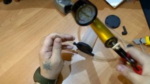 Насос для прокачки тормозов одному из китая.