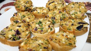 Закусочные бутерброды с консервированным тунцом. Съедят за 5 минут