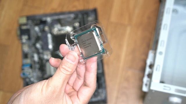 最新格安パーツでパソコンを作る２！ Pentium G5400パソコン自作１ 開封・組み立て編 смотреть онлайн