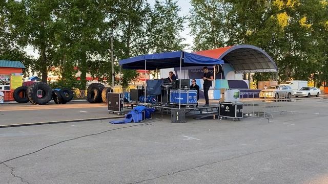 Подготовка площади Юбилейной к Дню металлурга смотреть онлайн