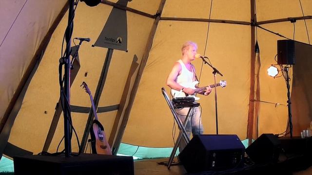 Bug Jam 2017 BugWam Paul Strummer Devil Comes A Knocking original song смотреть онлайн