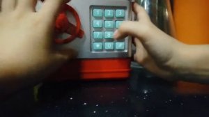 Как изменить пароль на игрушечном сейфе