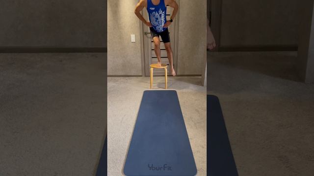 Пистолетик на стуле